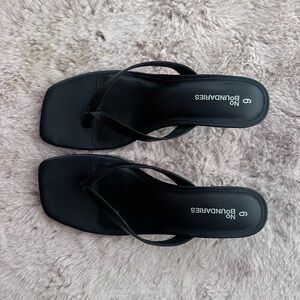 No Boundaries Women's Sleek Black Sandals